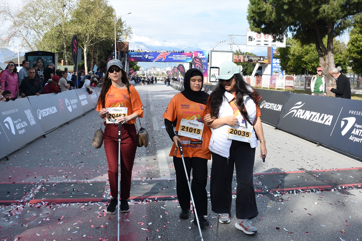 AA-20260405-41020747-41020742-ANTALYADA_21_ULUSLARARASI_RUNTALYA_MARATONU_BASLADI