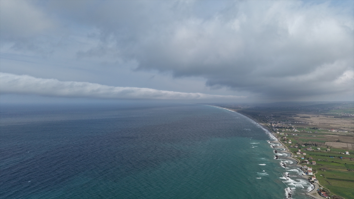 AA-20260405-41022689-41022686-KARADENIZDE_NADIR_GORULEN_RULO_BULUT_OLUSTU