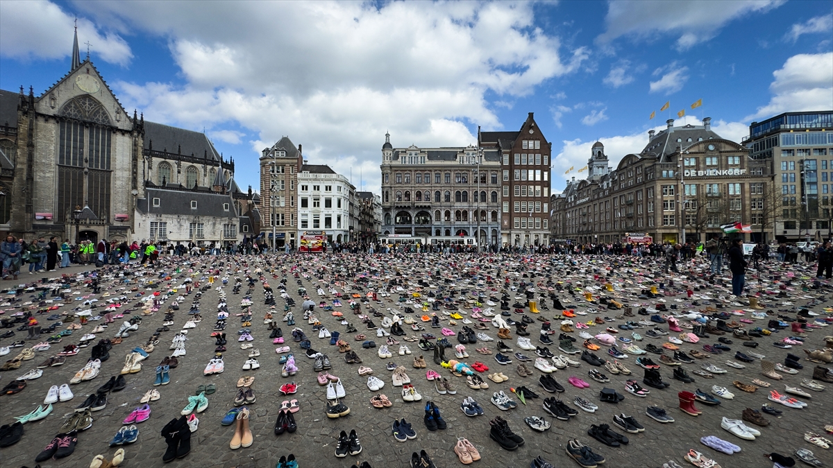 AA-20260412-41089989-41089984-HOLLANDANIN_BASKENTI_AMSTERDAMDA_ISRAIL_SALDIRILARINDA_OLEN_FILISTINLI_COCUKLAR_VE_GAZETECILER_ANILDI