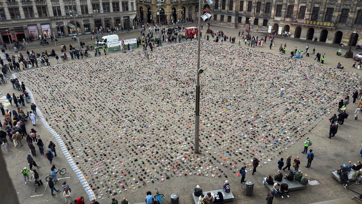 AA-20260412-41089989-41089982-HOLLANDANIN_BASKENTI_AMSTERDAMDA_ISRAIL_SALDIRILARINDA_OLEN_FILISTINLI_COCUKLAR_VE_GAZETECILER_ANILDI