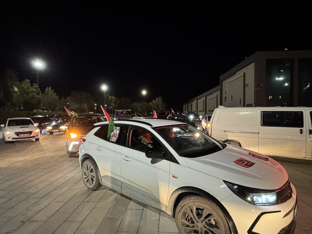 AA-20260412-41091319-41091317-MALATYADA_ISRAILIN_FILISTINLI_ESIRLERE_YONELIK_IDAM_YASASI_PROTESTO_EDILDI