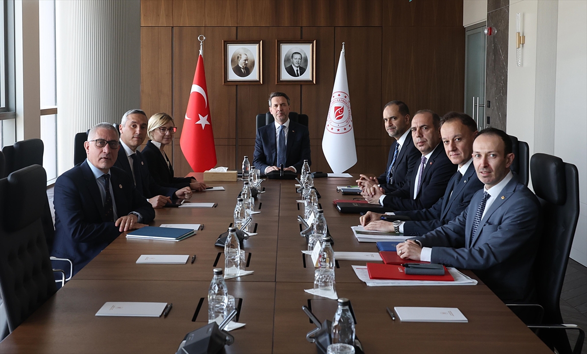 AA-20260413-41096387-41096385-BAKAN_BAYRAKTAR_TPAO_VE_TOTALENERGIESIN_MUTABAKAT_ZAPTI_IMZALADIGINI_BILDIRDI