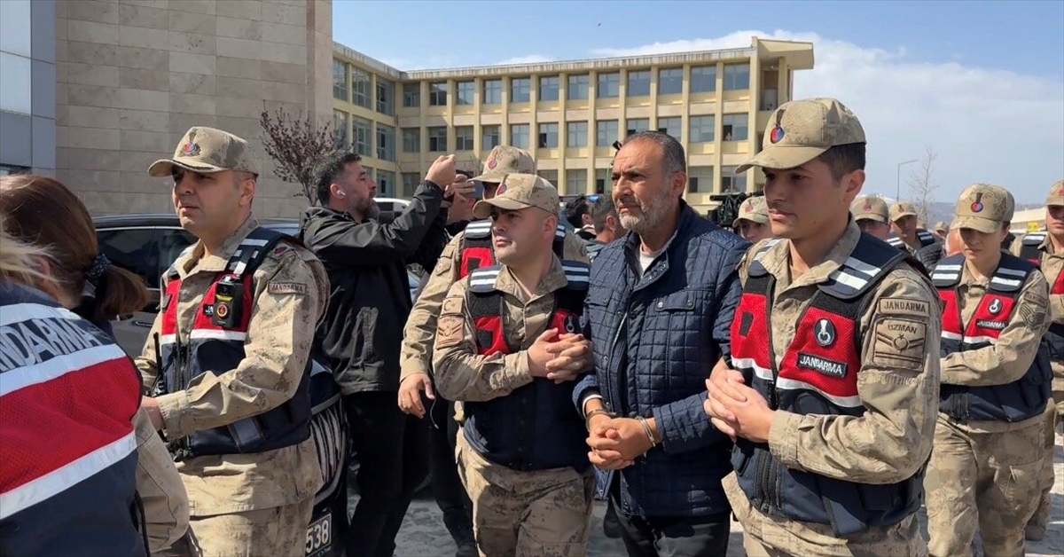 AA-20260417-41129058-41129056-GULISTAN_DOKU_SORUSTURMASINDA_GOZALTINA_ALINAN_SUPHELILERDEN_7SI_ADLIYEDE