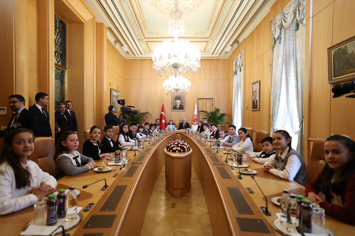 AA-20260423-41188004-41187999-TBMM_BASKANI_KURTULMUS_MILLI_EGITIM_BAKANI_TEKIN_VE_COCUKLARI_KABUL_ETTI