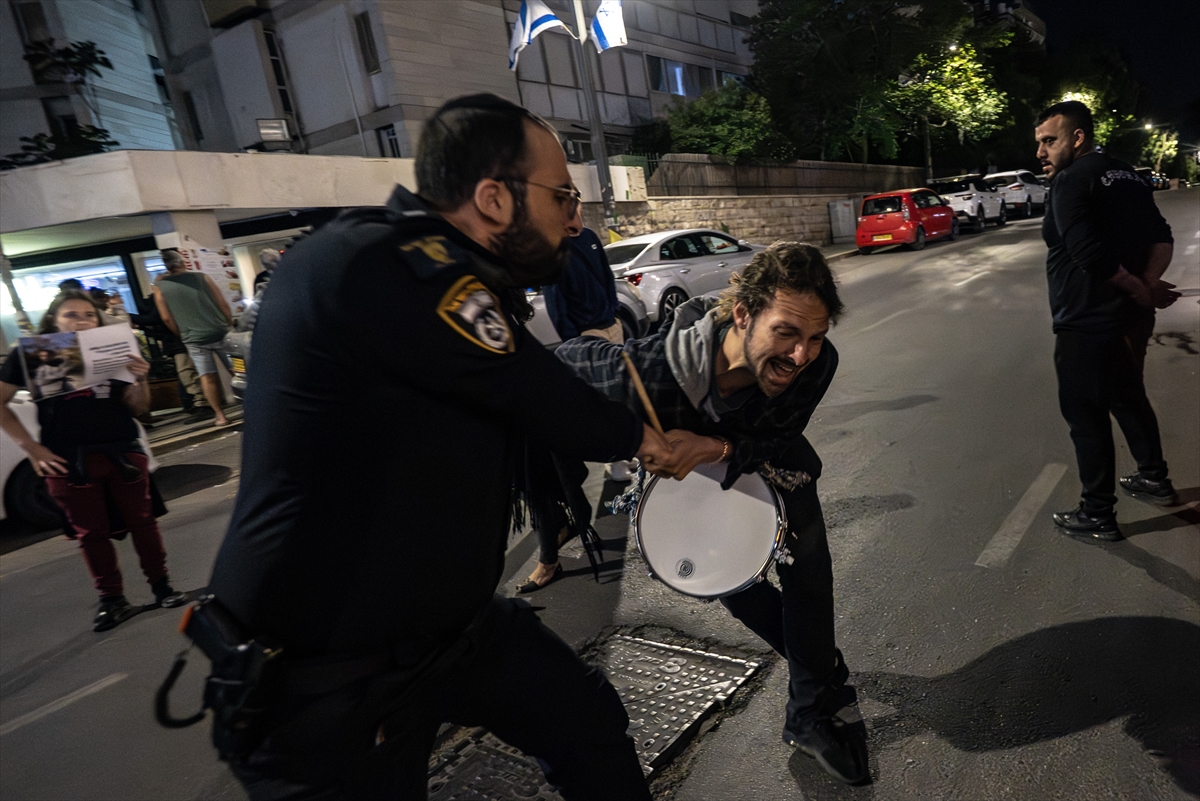 AA-20260425-41211946-41211927-ISRAILIN_KUDUSUN_SILVAN_BELDESINDE_FILISTINLILERI_ZORLA_YERINDEN_ETMESI_PROTESTO_EDILDI