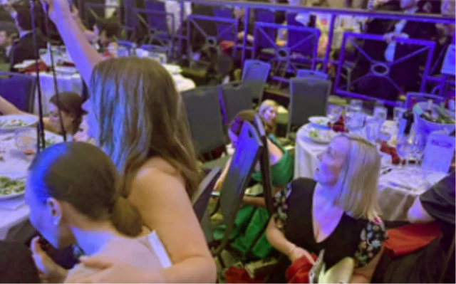 trumpin-katildigi-yemekte-sila-19781758-3809_4_m