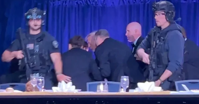 trumpin-katildigi-yemekte-sila-19781758-8617_1_m