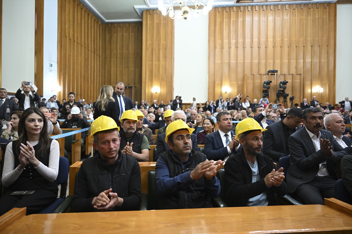 AA-20260428-41233607-41233590-OZEL_CHP_TBMM_GRUP_TOPLANTISINDA_KONUSTU