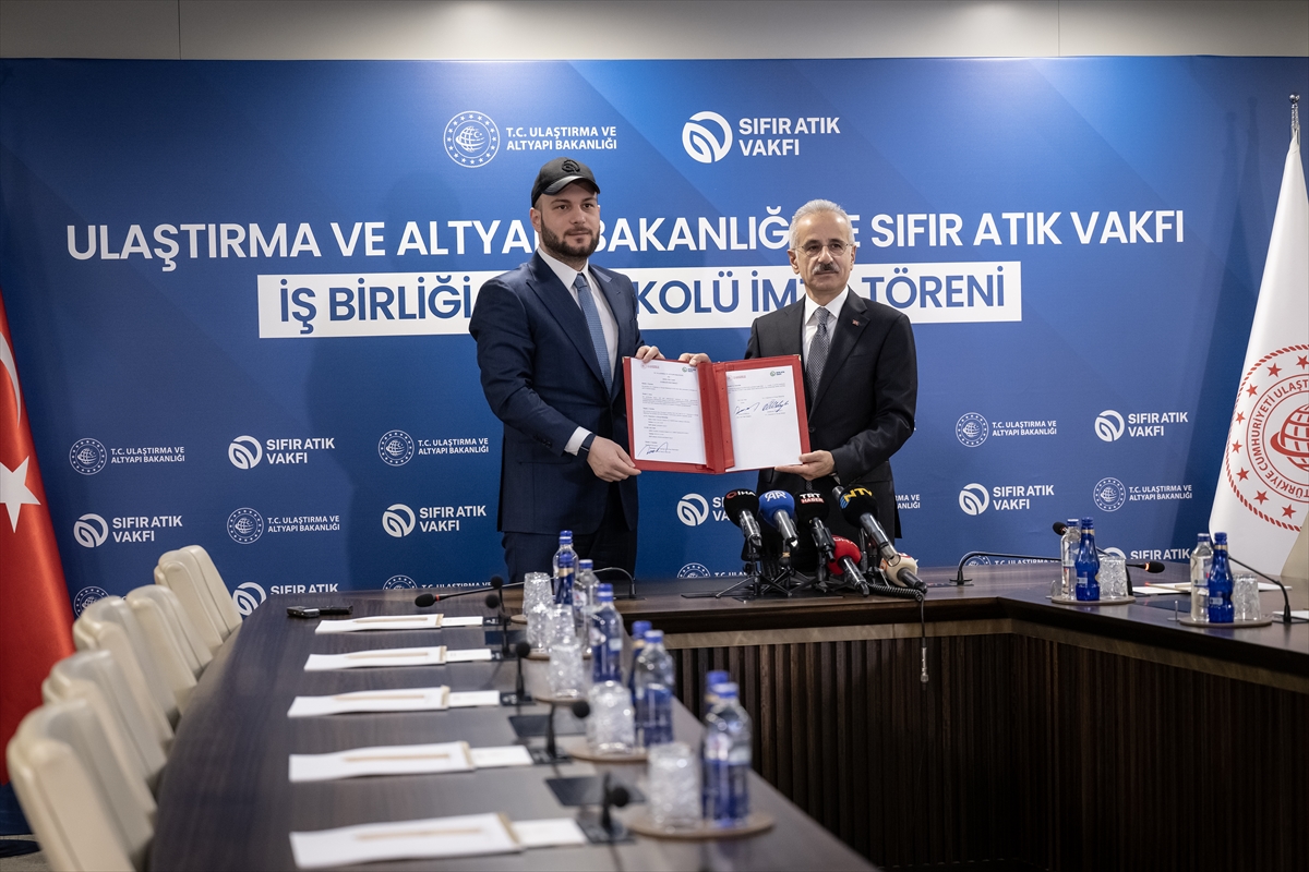 AA-20260429-41239057-41239054-ULASTIRMA_VE_ALTYAPI_BAKANLIGI_ILE_SIFIR_ATIK_VAKFI_ARASINDA_ISBIRLIGI_PROTOKOLU_IMZALANDI