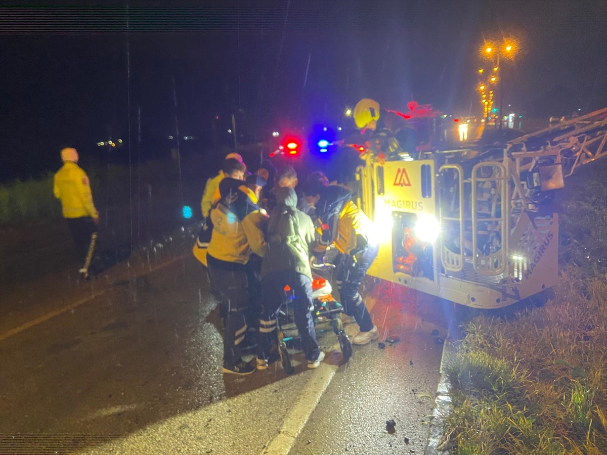 AA-20260501-41257503-41257502-BALIKESIRDE_DEVRILEN_YOLCU_OTOBUSUNDEKI_3_KISI_OLDU_22_KISI_YARALANDI