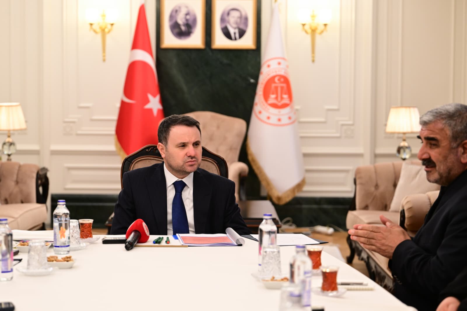 AA-20260506-41306846-41306845-ADALET_BAKANI_GURLEK_ROJIN_KABAISIN_AILESINI_KABUL_ETTI