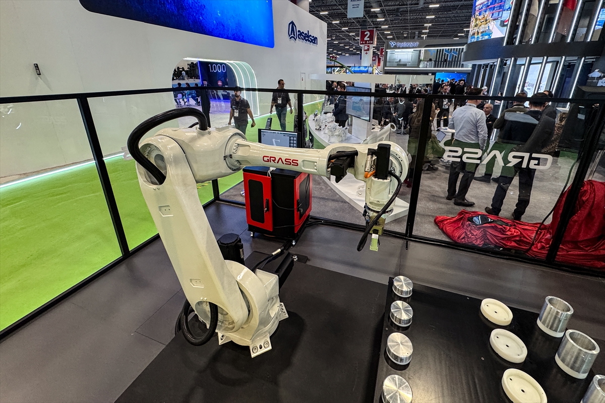 AA-20260507-41317134-41317132-YERLI_ENDUSTRIYEL_ROBOTLAR_SR40_VE_SR80_SAHA_2026DA_SERGILENIYOR