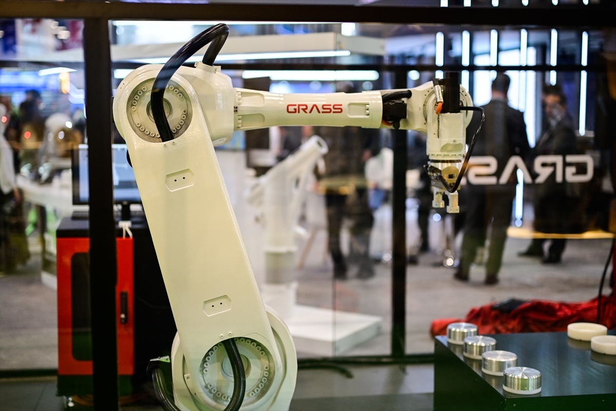 AA-20260507-41317134-41317128-YERLI_ENDUSTRIYEL_ROBOTLAR_SR40_VE_SR80_SAHA_2026DA_SERGILENIYOR