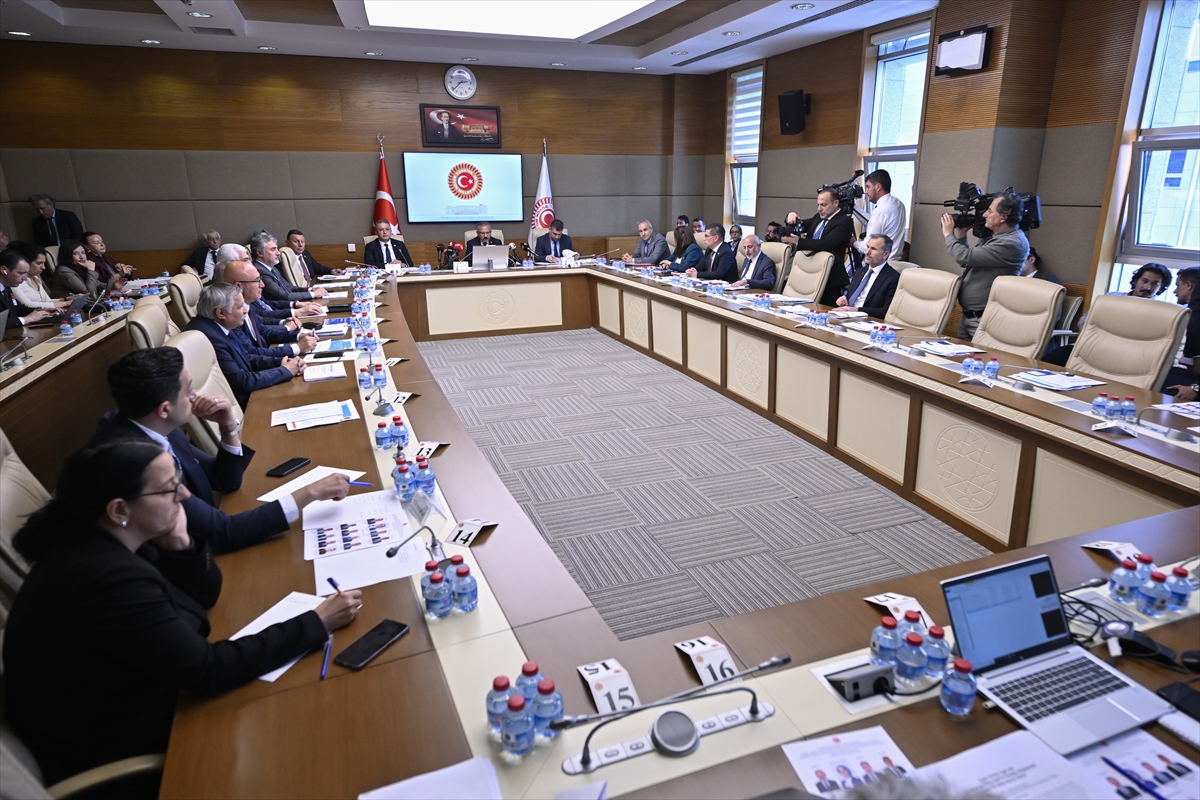 AA-20260513-41372796-41372795-TBMM_OKUL_SALDIRILARININ_NEDENLERINI_ARASTIRMA_KOMISYONU_AKADEMISYENLERI_DINLEDI