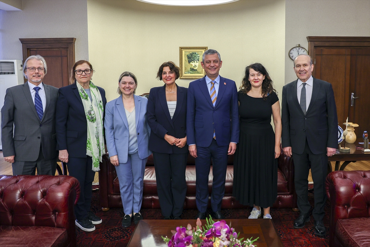 AA-20260518-41422948-41422946-CHP_GENEL_BASKANI_OZEL_AVRUPA_YESIL_PARTISI_ES_GENEL_BASKANI_TSETSI_ILE_GORUSTU