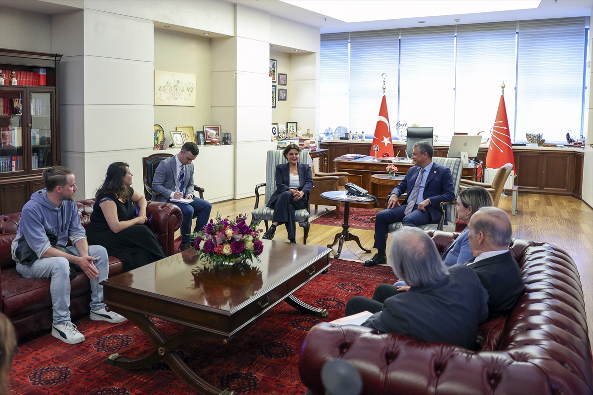 AA-20260518-41422948-41422945-CHP_GENEL_BASKANI_OZEL_AVRUPA_YESIL_PARTISI_ES_GENEL_BASKANI_TSETSI_ILE_GORUSTU