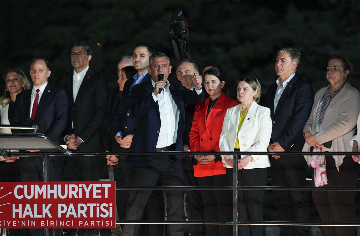 AA-20260521-41460581-41460579-OZGUR_OZEL_CHP_GENEL_MERKEZI_ONUNDE_TOPLANANLARA_SESLENDI