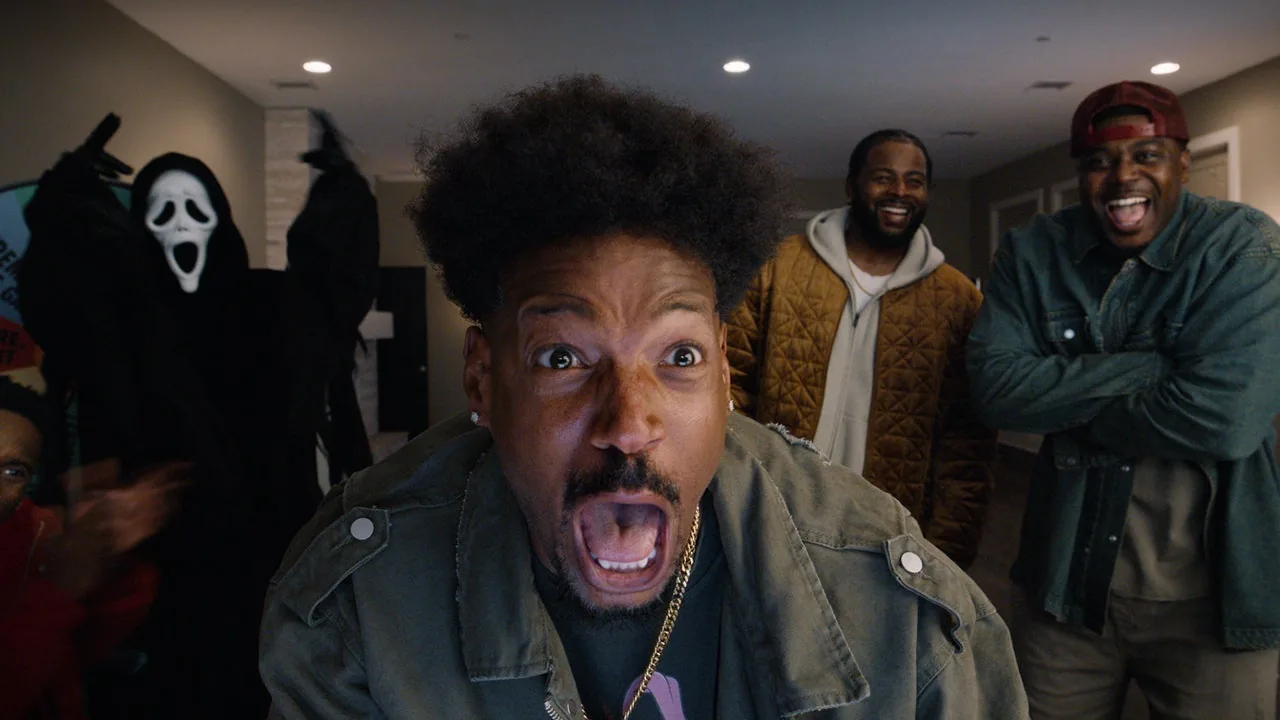scary-movie-6-starts-right-where-it-left-off-but-flexes-its_d7b8.1280