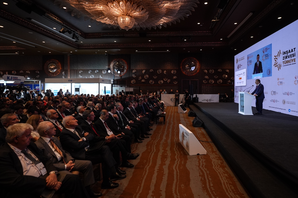 AA-20260617-41698611-41698609-CUMHURBASKANI_YARDIMCISI_YILMAZ_INSAAT_ZIRVESI_TURKIYE_PROGRAMINDA_KONUSTU