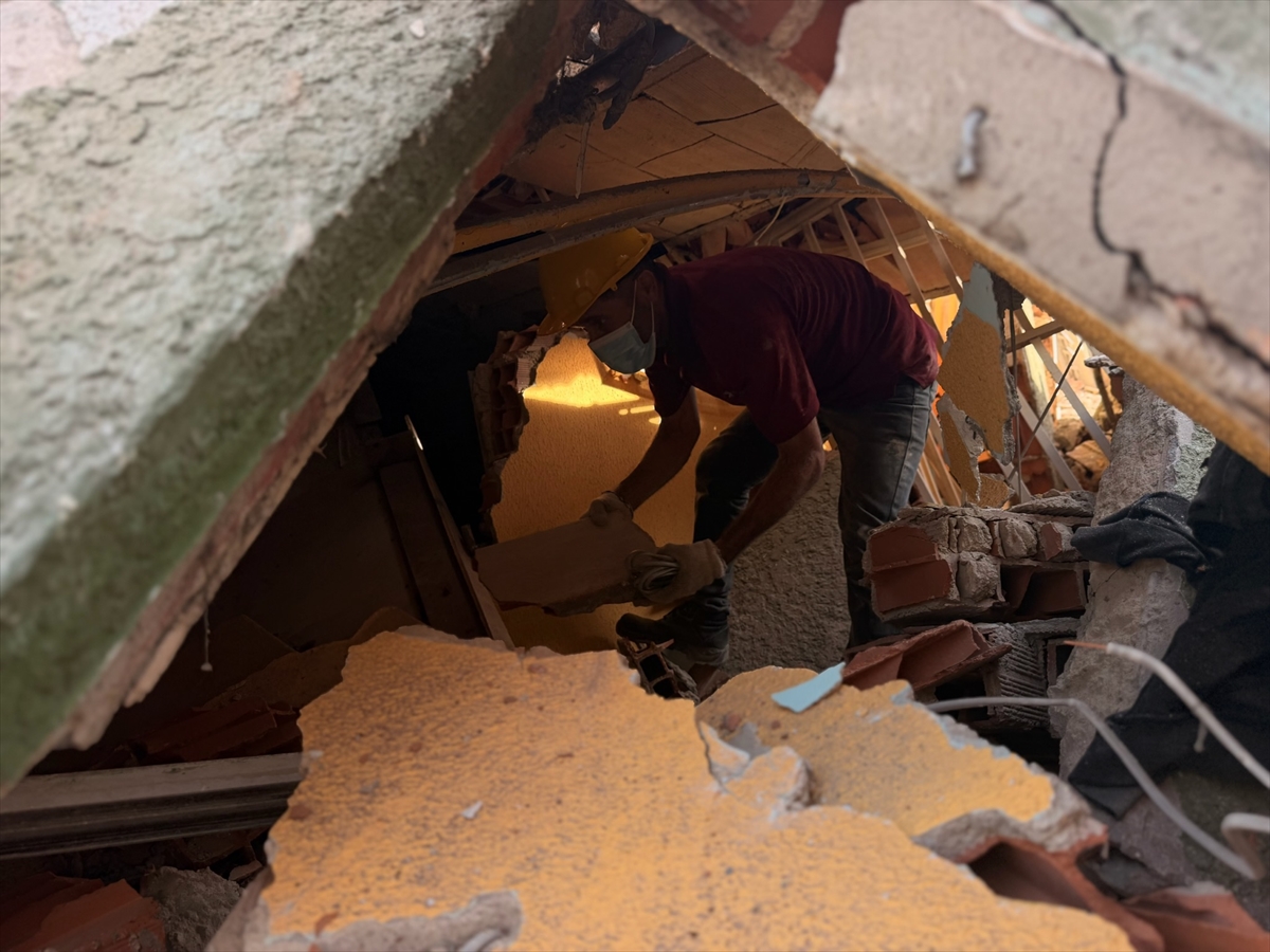 AA-20260702-41847937-41847935-VENEZUELANIN_EL_JUNQUITO_BOLGESINDE_CIFTE_DEPREMIN_ARDINDAN_CALISMALAR_SURUYOR