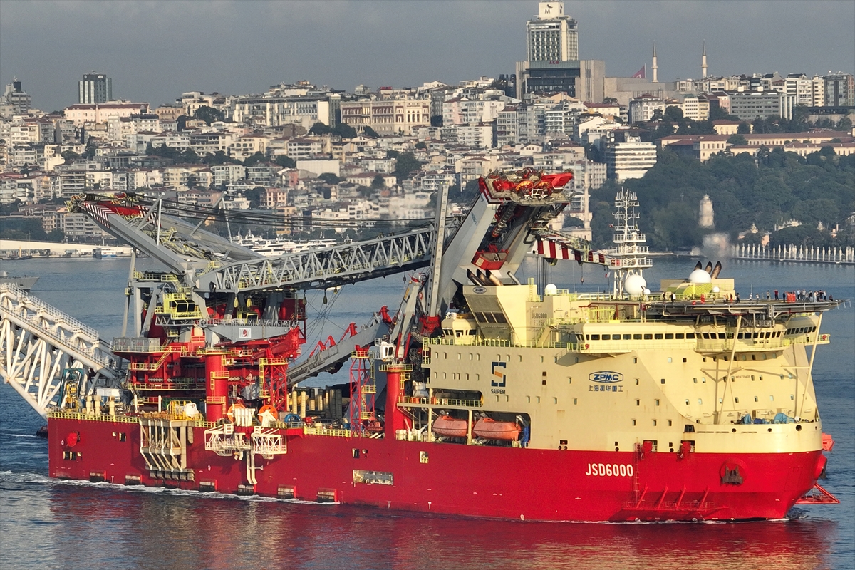 AA-20260702-41848643-41848641-DOGAL_GAZ_BORU_HATTI_DOSEME_PLATFORMU_ISTANBUL_BOGAZINDAN_GECIS_YAPTI