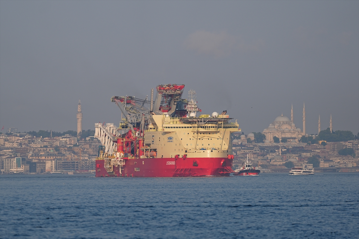 AA-20260702-41848643-41848639-DOGAL_GAZ_BORU_HATTI_DOSEME_PLATFORMU_ISTANBUL_BOGAZINDAN_GECIS_YAPTI