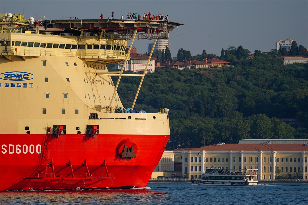 AA-20260702-41848643-41848638-DOGAL_GAZ_BORU_HATTI_DOSEME_PLATFORMU_ISTANBUL_BOGAZINDAN_GECIS_YAPTI