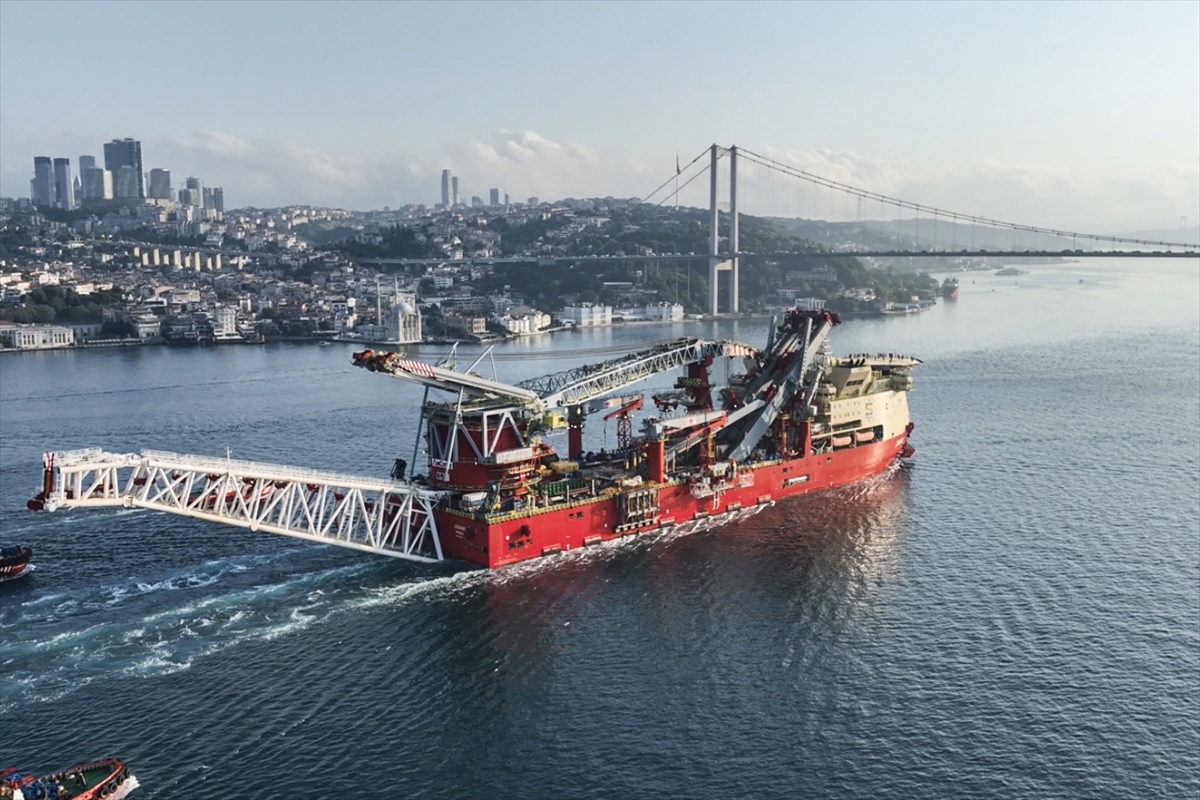 AA-20260702-41848643-41848642-DOGAL_GAZ_BORU_HATTI_DOSEME_PLATFORMU_ISTANBUL_BOGAZINDAN_GECIS_YAPTI