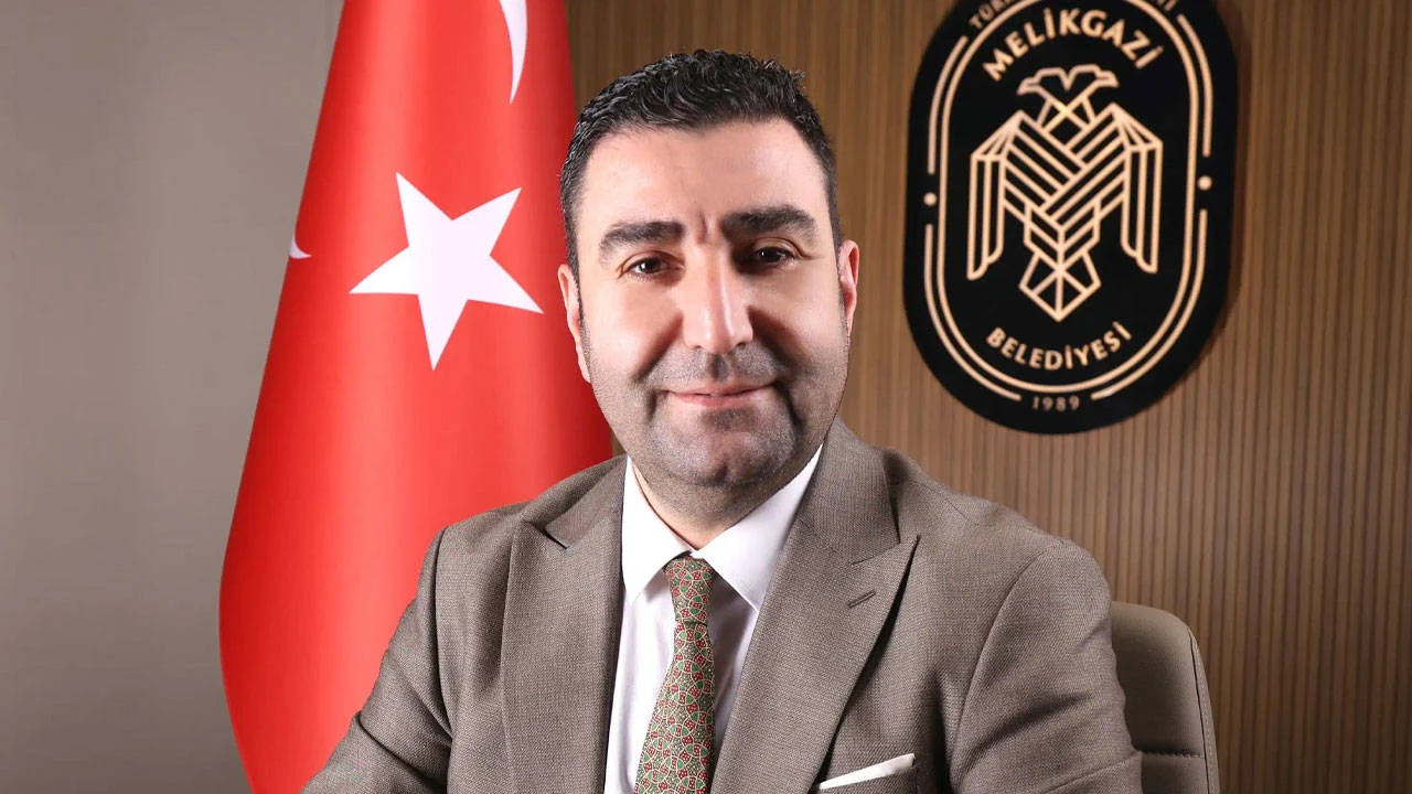 bisikletten-dusen-melikgazi-belediyesi-ozel-kalem-muduru-yasamini-yitirdi