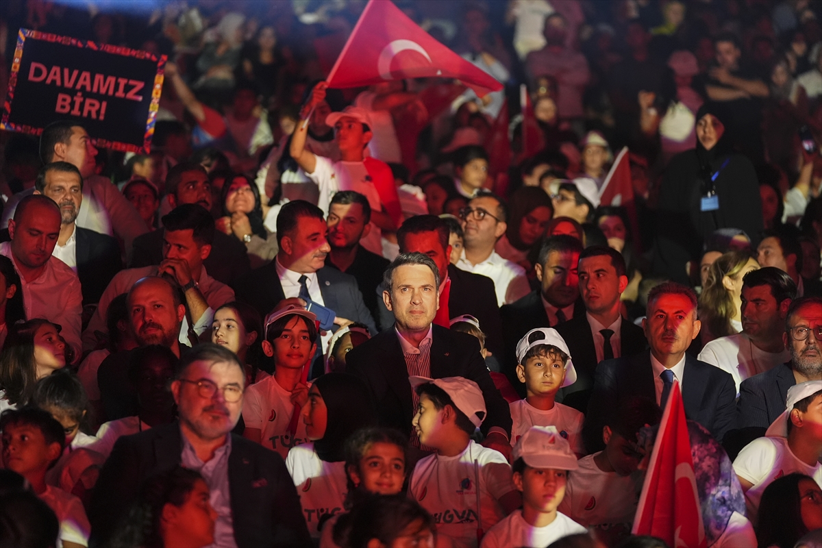 AA-20260818-42244253-42244252-ENERJI_VE_TABII_KAYNAKLAR_BAKANI_BAYRAKTAR_TUGVA_IZMIR_YAZ_OKULLARI_FINAL_PROGRAMINDA_KONUSTU AA-20260818-42244253-42244252-ENERJI_VE_TABII_KAYNAKLAR_BAKANI_BAYRAKTAR_TUGVA_IZMIR_YAZ_OKULLARI_FINAL_PROGRAMINDA_KONUSTU