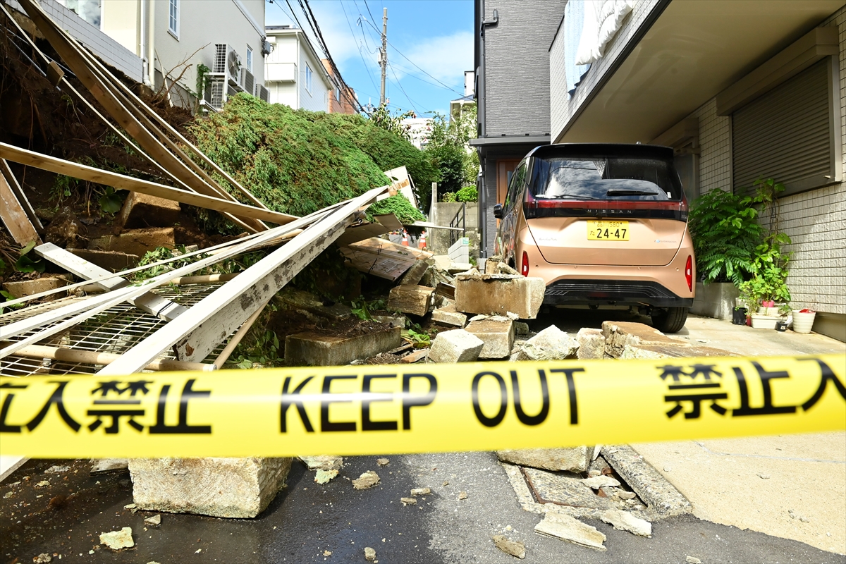 AA-20260922-42534684-42534676-DUJUAN_TAYFUNU_TOKYODA_HEYELANA_VE_HASARA_YOL_ACTI
