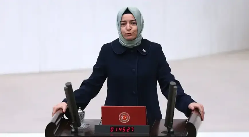 0x0-ak-parti-genel-baskan-yardimcisi-fatma-betul-sayan-kaya-gorevinden-istifa-etti-1790456398116