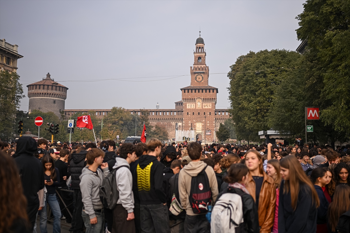 AA-20261016-42775594-42775565-ITALYADA_OGRENCILER_HUKUMETIN_EGITIM_POLITIKALARINI_PROTESTO_ETTI