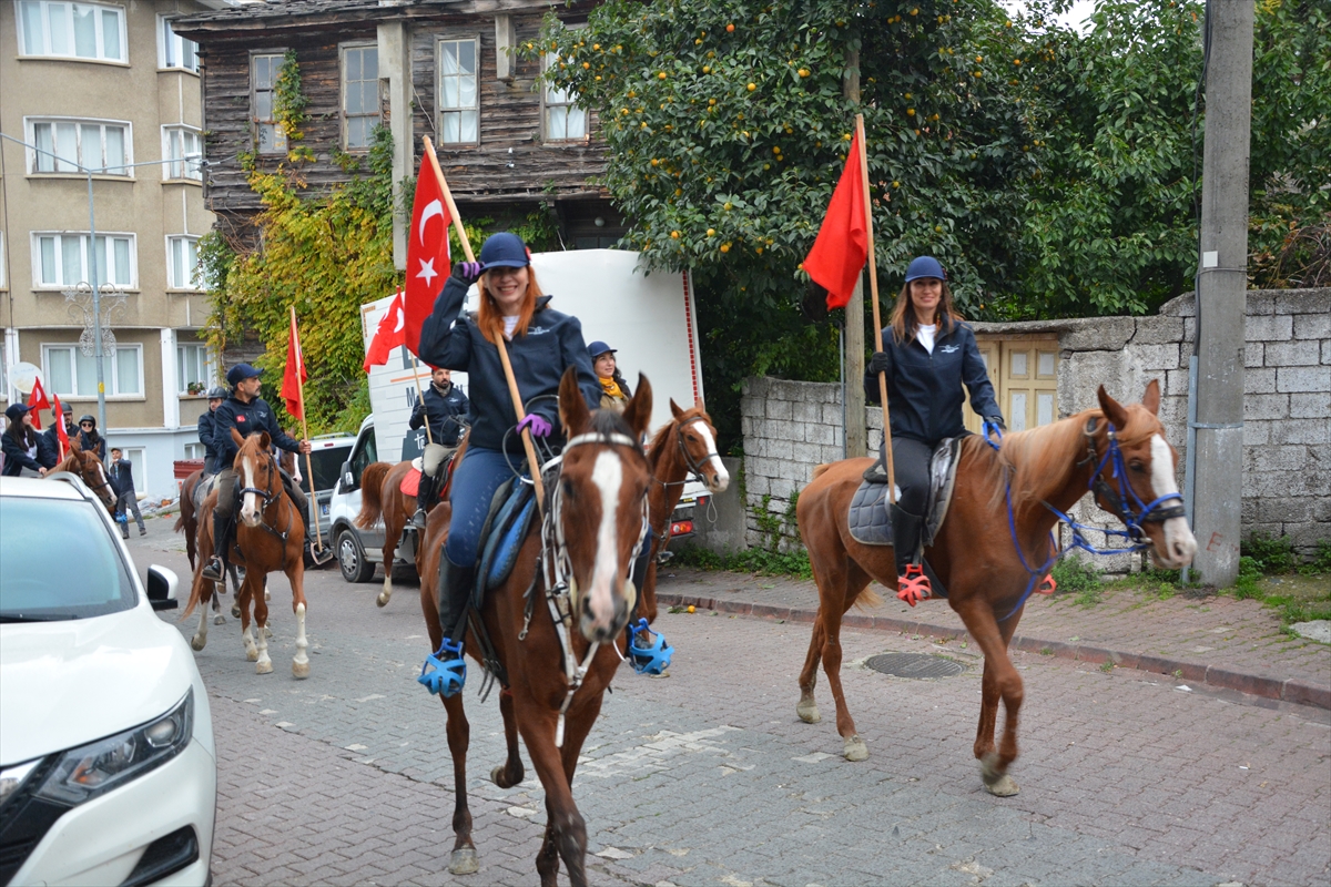 AA-20261027-42880077-42880070-ISTIKLAL_YOLUNU_AT_SIRTINDA_GECECEKLER