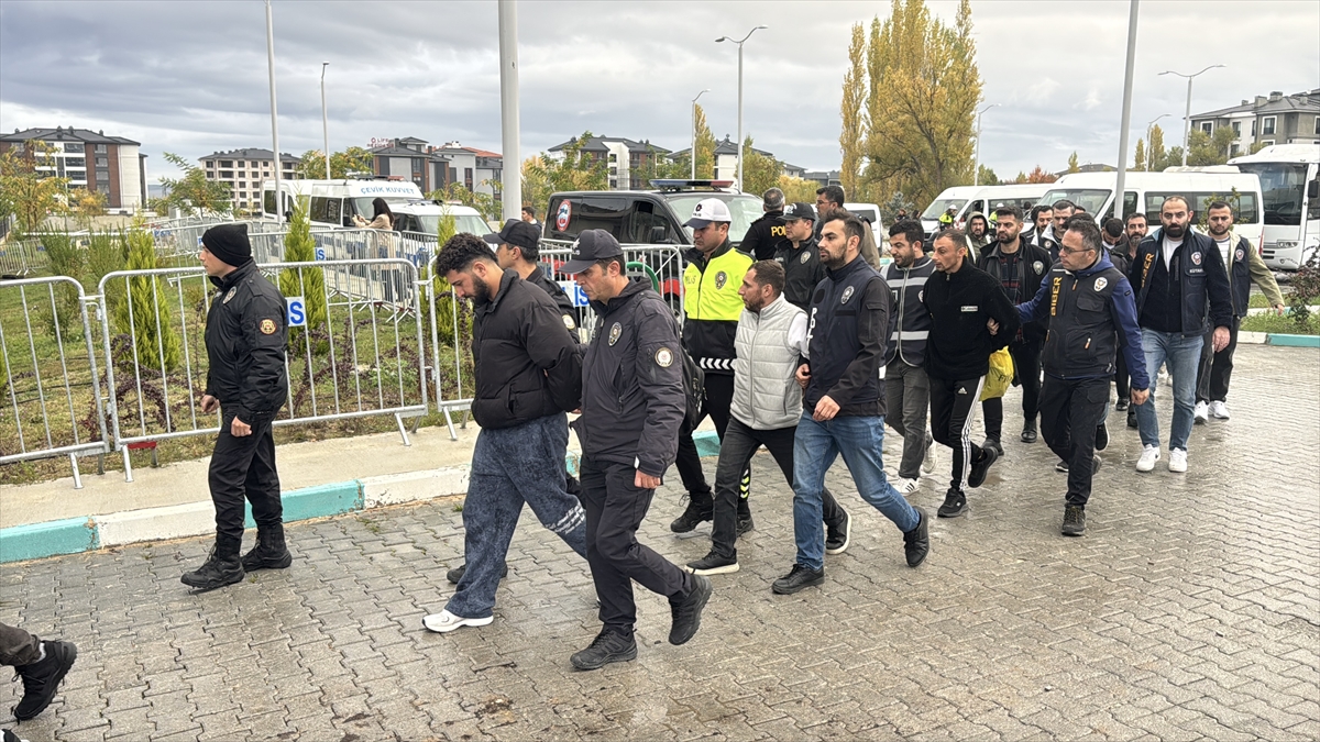 AA-20261027-42876833-42876832-KUTAHYA_MERKEZLI_YASA_DISI_BAHIS_OPERASYONUNDA_YAKALANAN_79_SUPHELI_ADLIYEDE