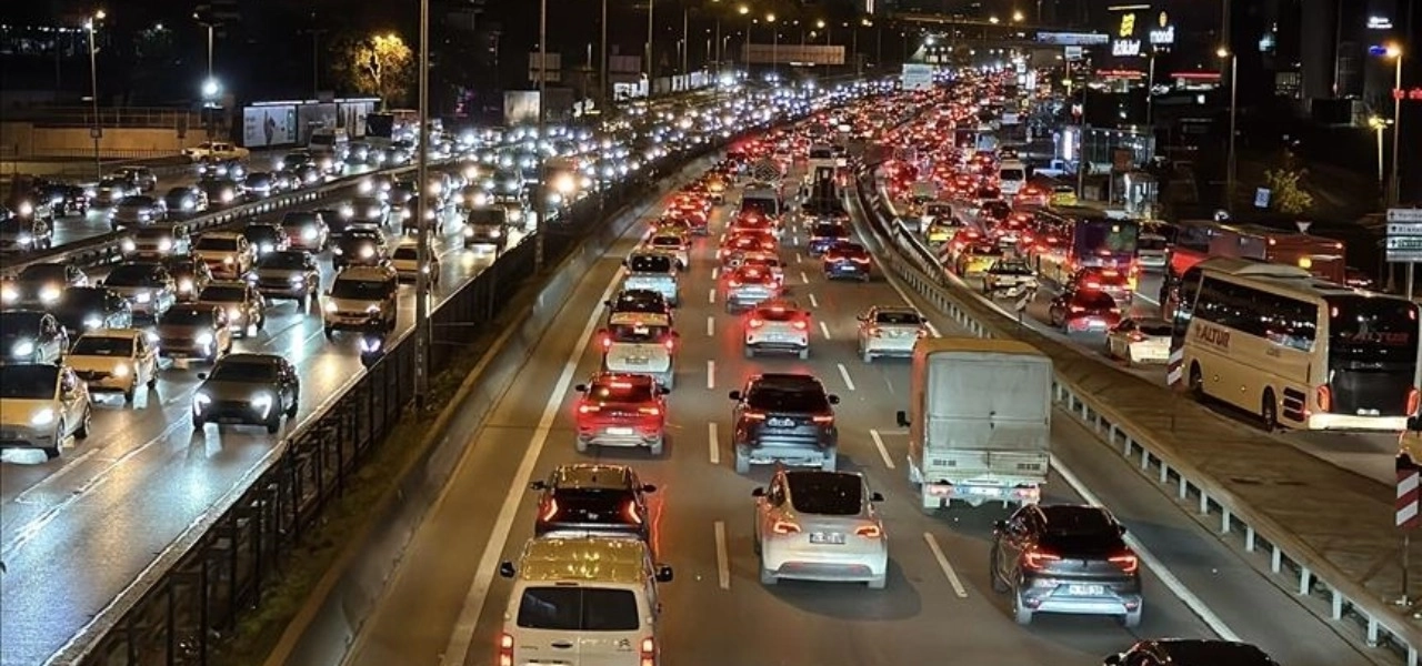 İstanbul’da trafik kilitlendi: Yoğunluk yüzde 89’a dayandı