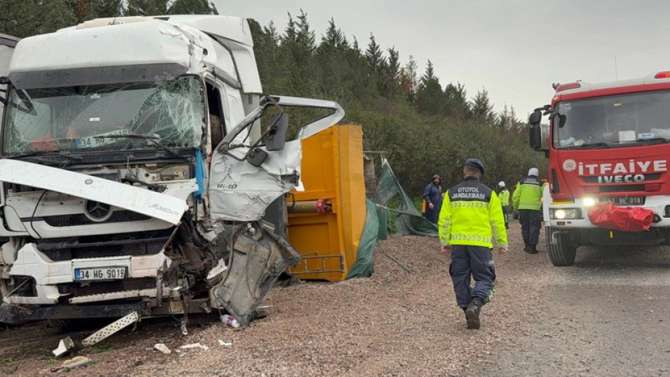 TEM Otoyolu’nda zincirleme kaza: 2 kişi hayatını kaybetti