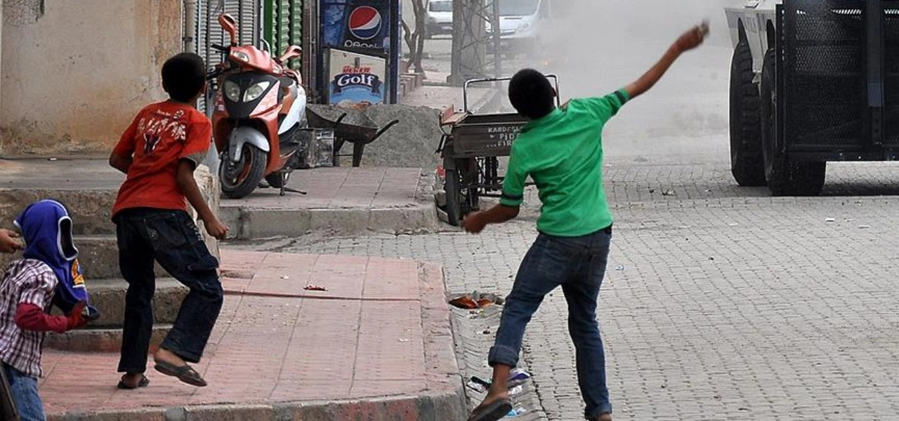 İhmal, yoksulluk, çeteler… Türkiye'de çocuklar nasıl suça sürükleniyor?