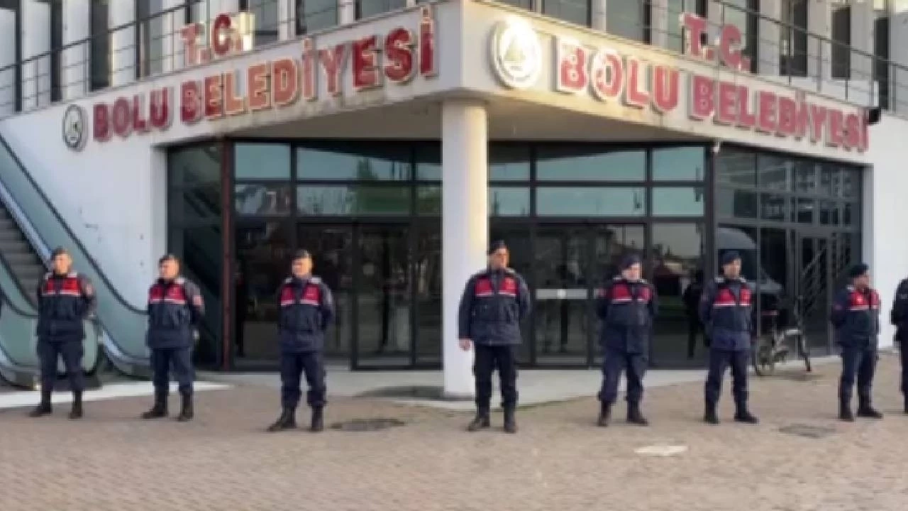 Bolu’da Belediye binasına jandarma operasyonu