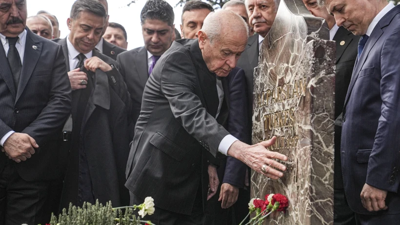 Bahçeli’den Türkeş’in kabrine ziyaret