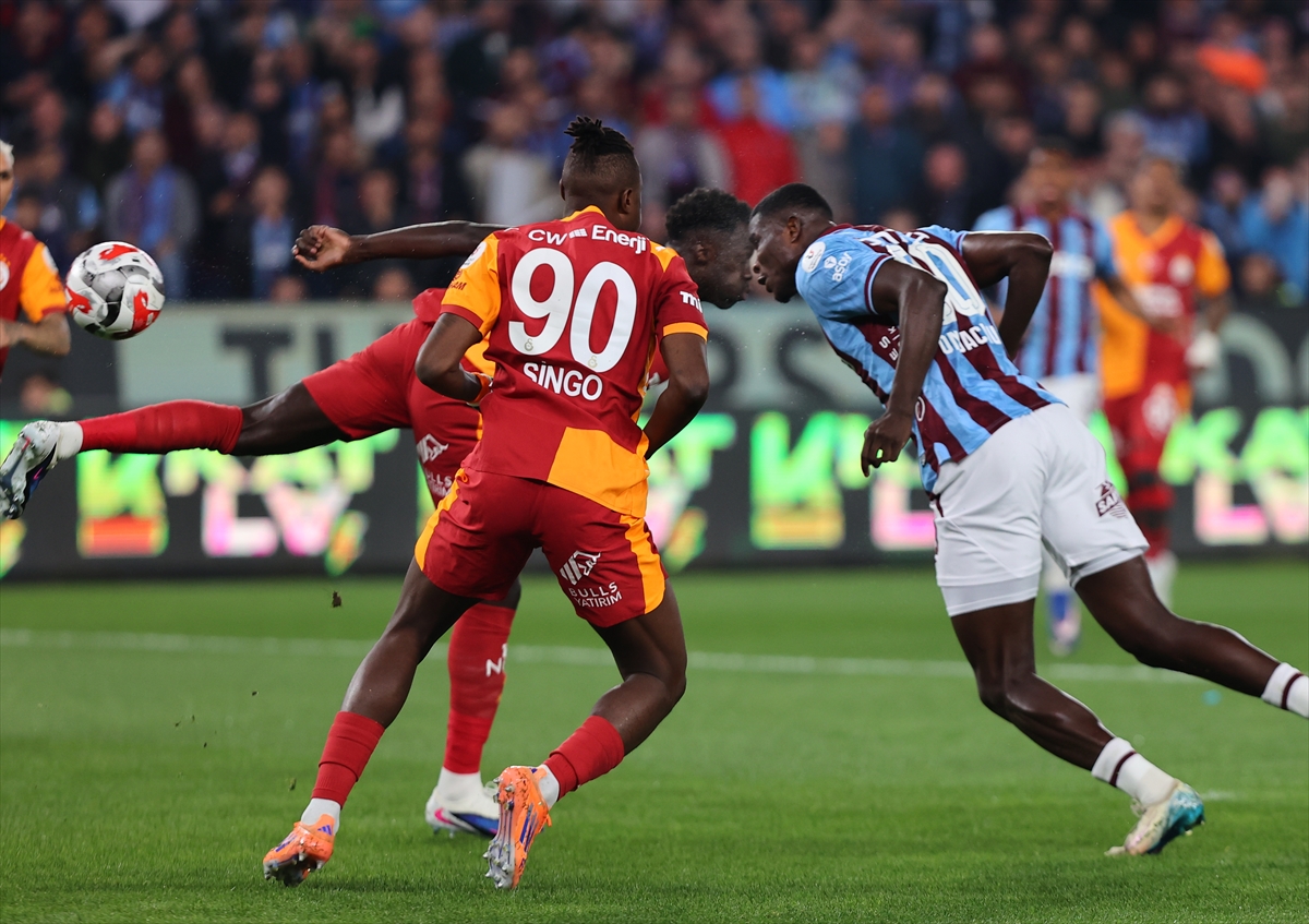 İlk yarı sonra erdi: Trabzonspor 1-0 Galatasaray