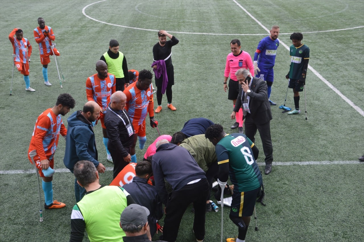 Maç sırasında antrenör hayatını kaybetti