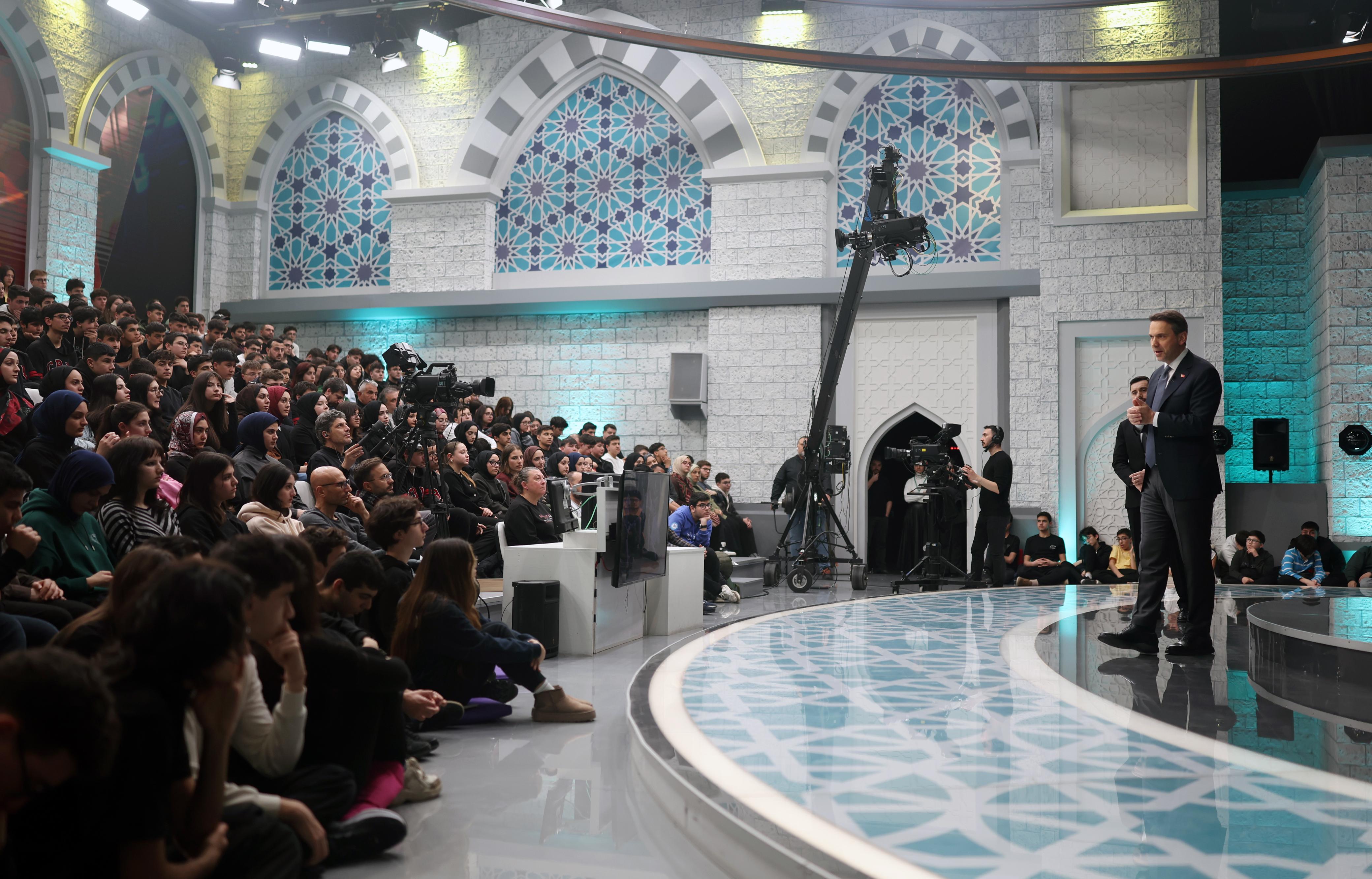 Bayraktar: Türkiye ateş çemberine girmeyecek