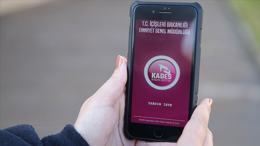 On binlerce kadın yardım istedi: KADES indirme sayısı 9,4 milyonu aştı