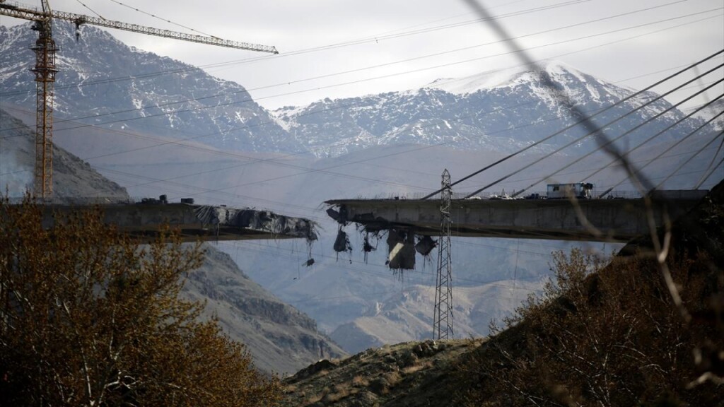 İran’da köprüler vuruluyor: Kritik hatlar çöktü