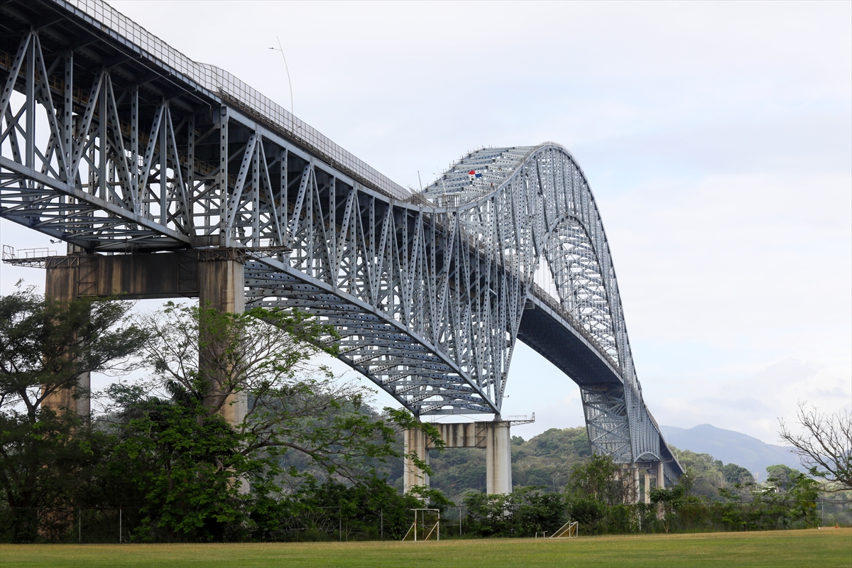 Köprü trafiğe kapatıldı: Yangın alarmı