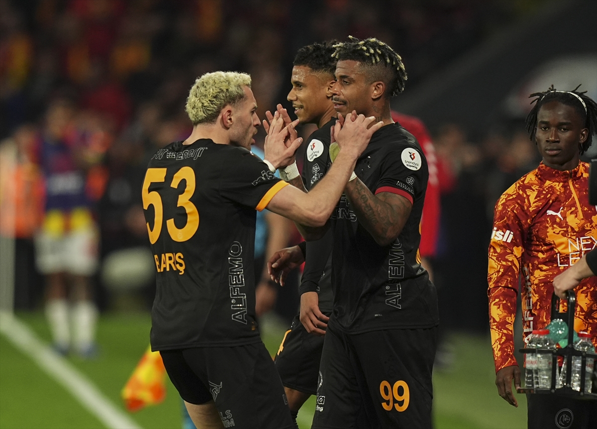 Aslan deplasmanda hata yapmadı