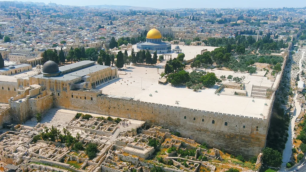 Mescid-i Aksa’da ibadet yeniden başlıyor