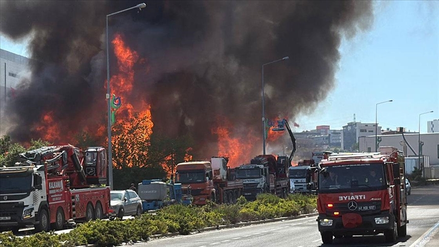 Kocaeli'de korkutan yangın