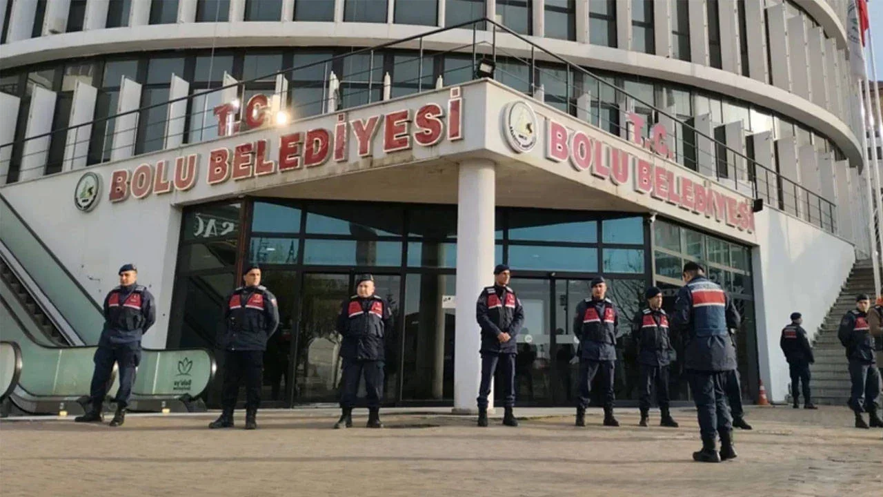 Bolu Belediyesi’ne gece operasyonu: Başkan Yardımcısı gözaltında